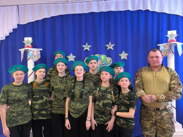 Военно-патриотический конкурс "Смотр песни и строя".